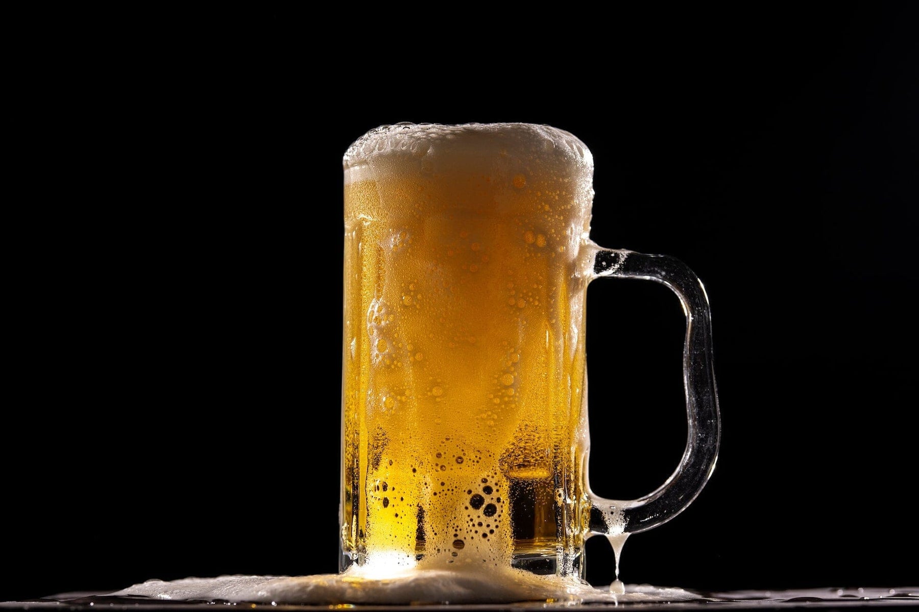 Beer Glassware Guide for Taprooms: Which Glass for Which Beer, and How to Brand It