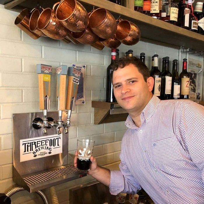 Branded Bar Glassware: Does Putting Your Logo on the Glass Pay Off?